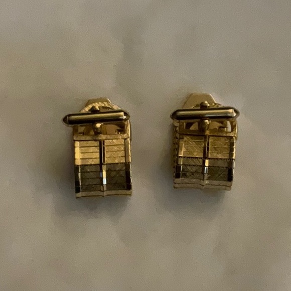Gold Cufflinks - Picture 4 of 5